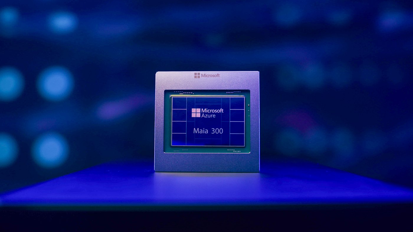 微软第三代自研 AI 芯片 Maia 300 官方图(来源:微软官方新闻专题 news.microsoft.com)